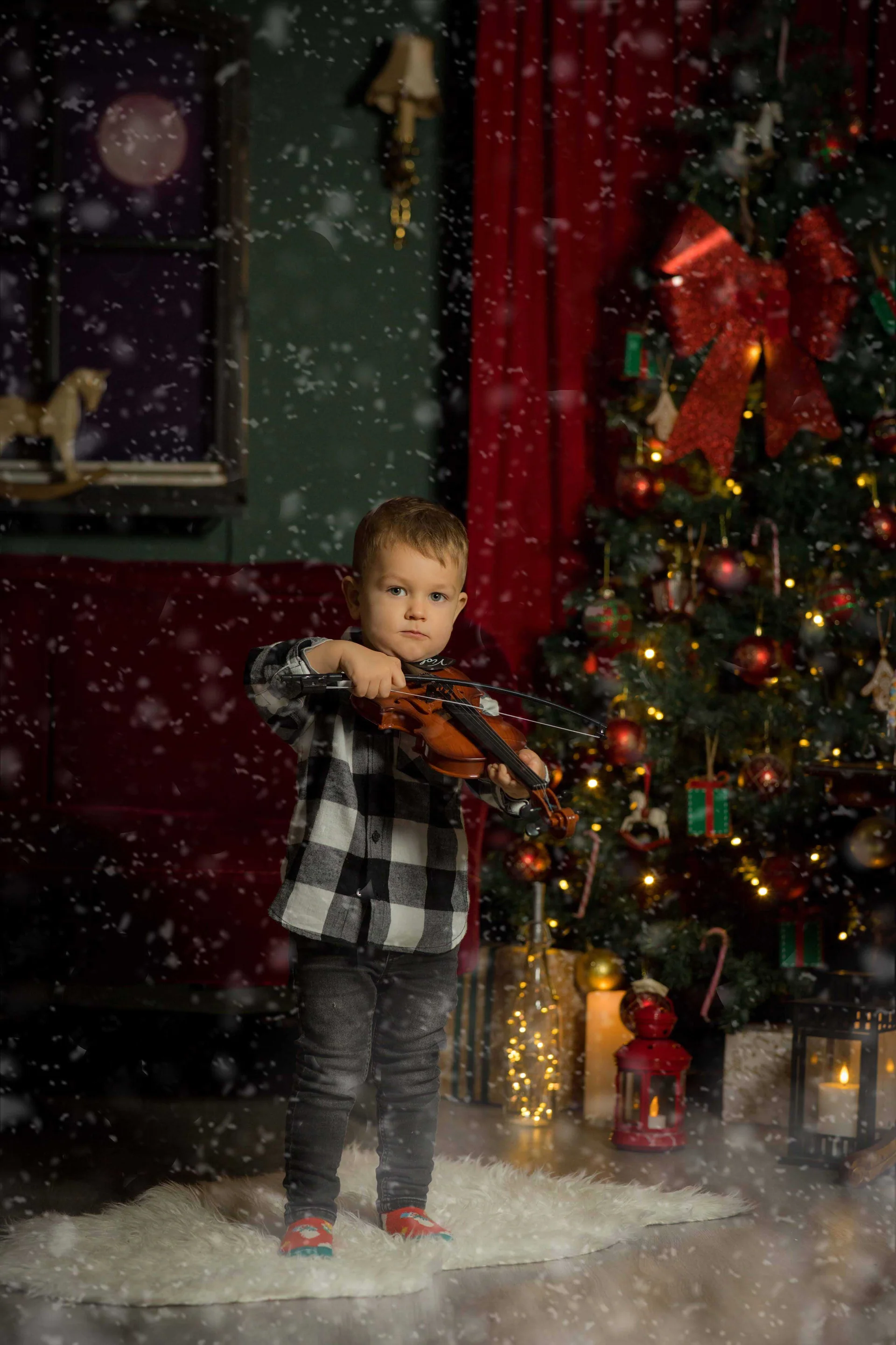 Barnfotografering Pojke Fiol Jul